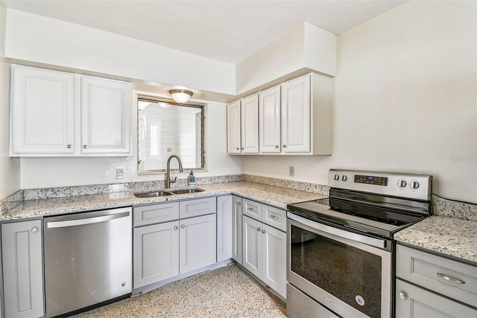 East Residence Kitchen - 1101 81ST AVE N, ST PETERSBURG