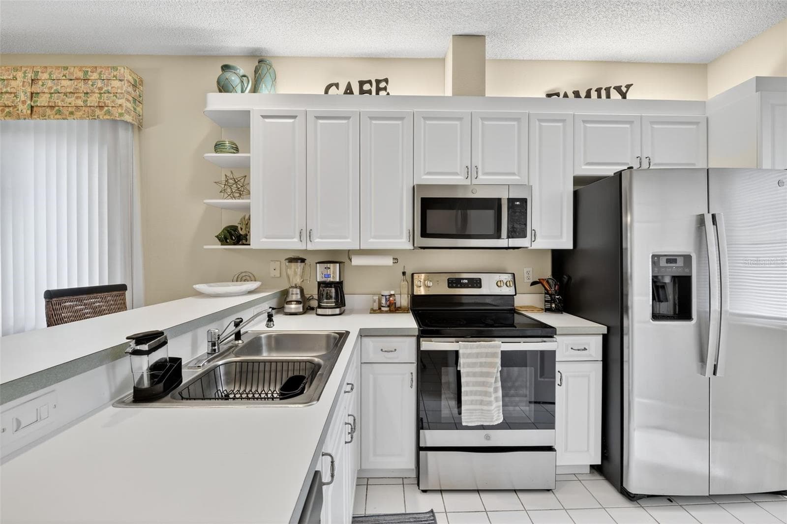 Villa at 8512 54TH AVENUE CIR E, BRADENTON, photo 5 of 27