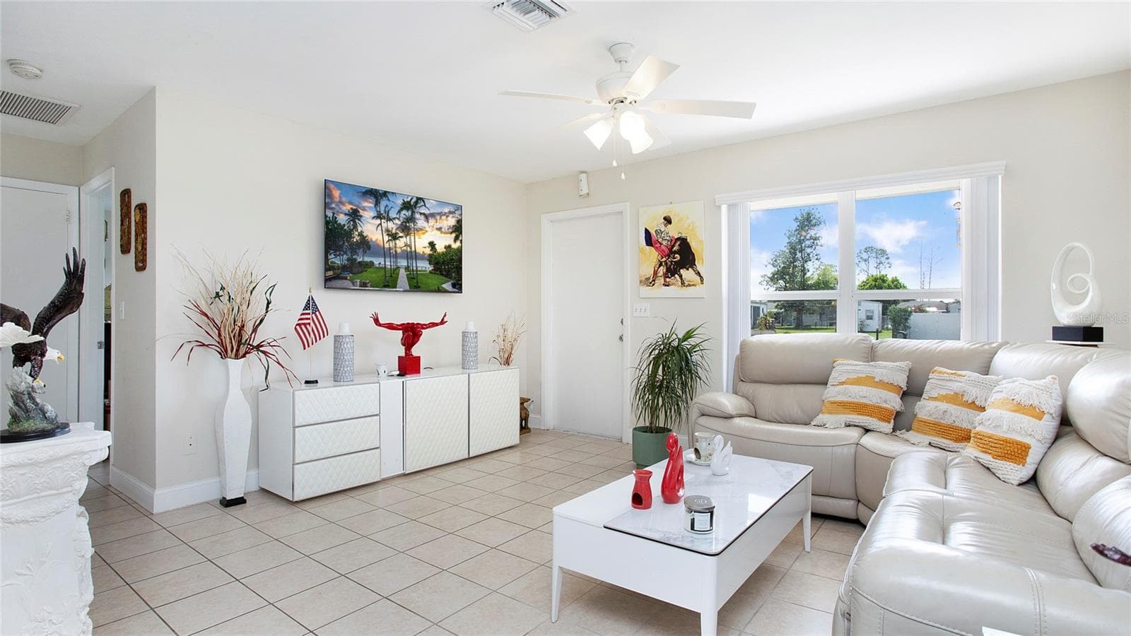 living room - 515 YORK RD, LEHIGH ACRES