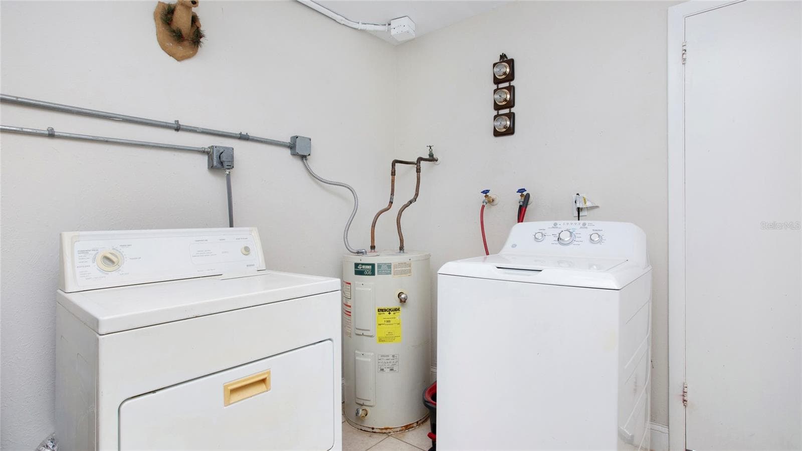 washer dryer and hot water tank - 515 YORK RD, LEHIGH ACRES