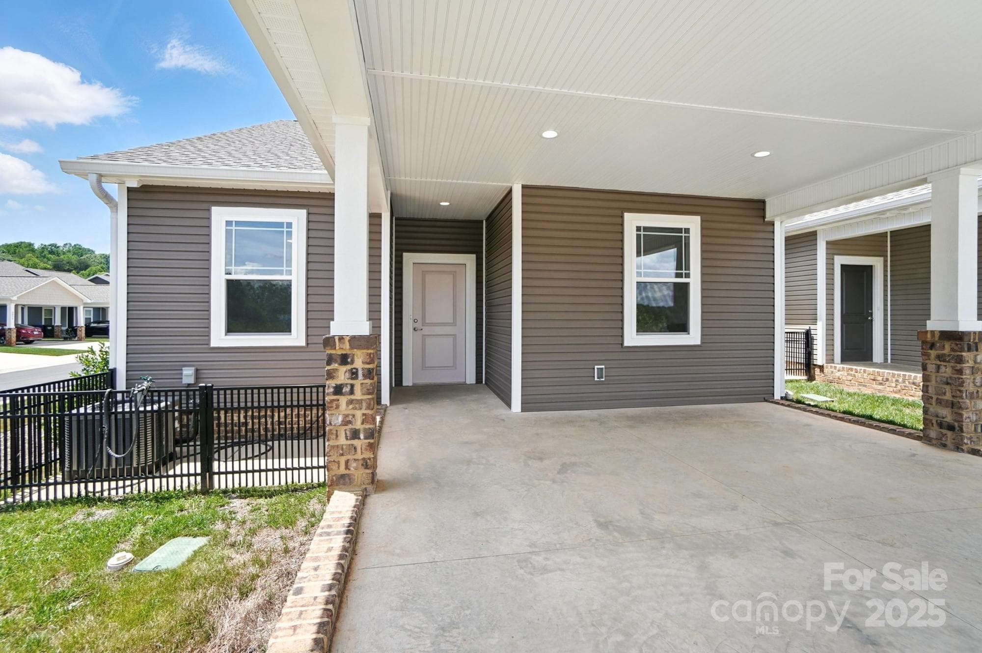 Townhouse at Hickory, photo 3 of 37