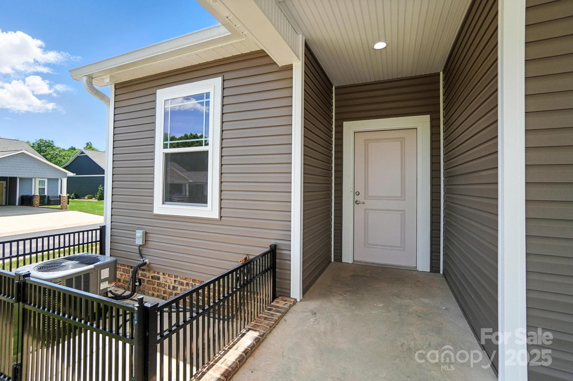 Townhouse at Hickory, photo 4 of 37