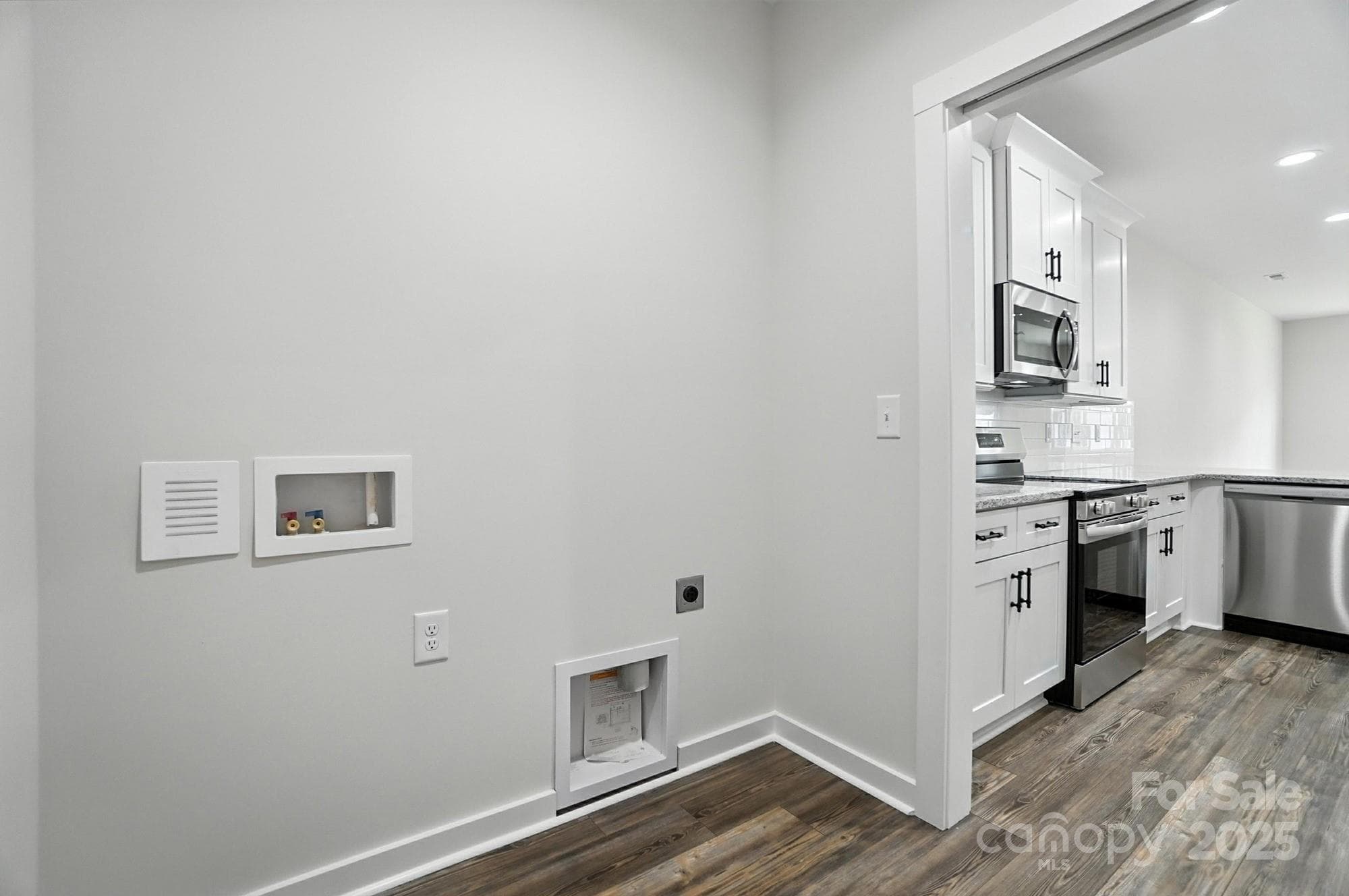 Townhouse at Hickory, photo 14 of 37