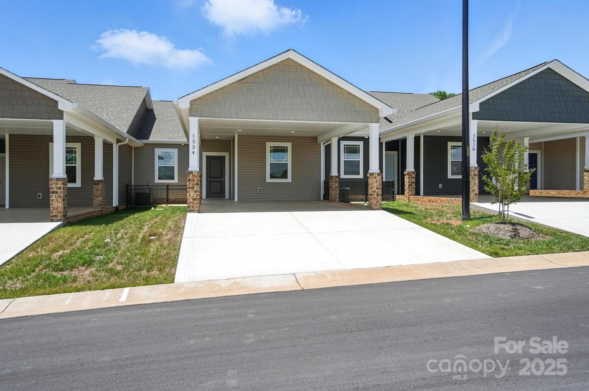 Townhouse at Hickory, photo 2 of 41