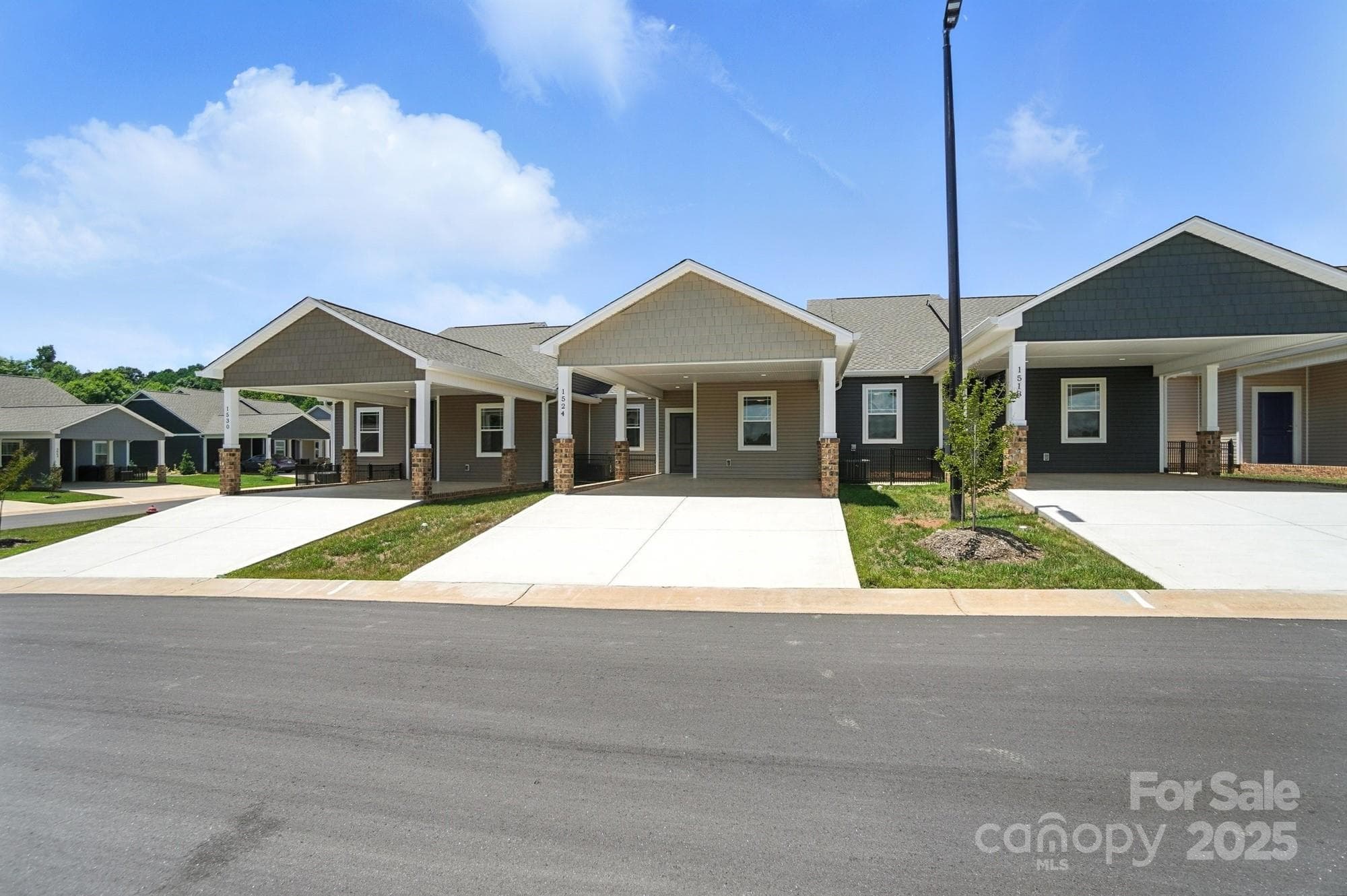 Townhouse at Hickory, photo 3 of 41