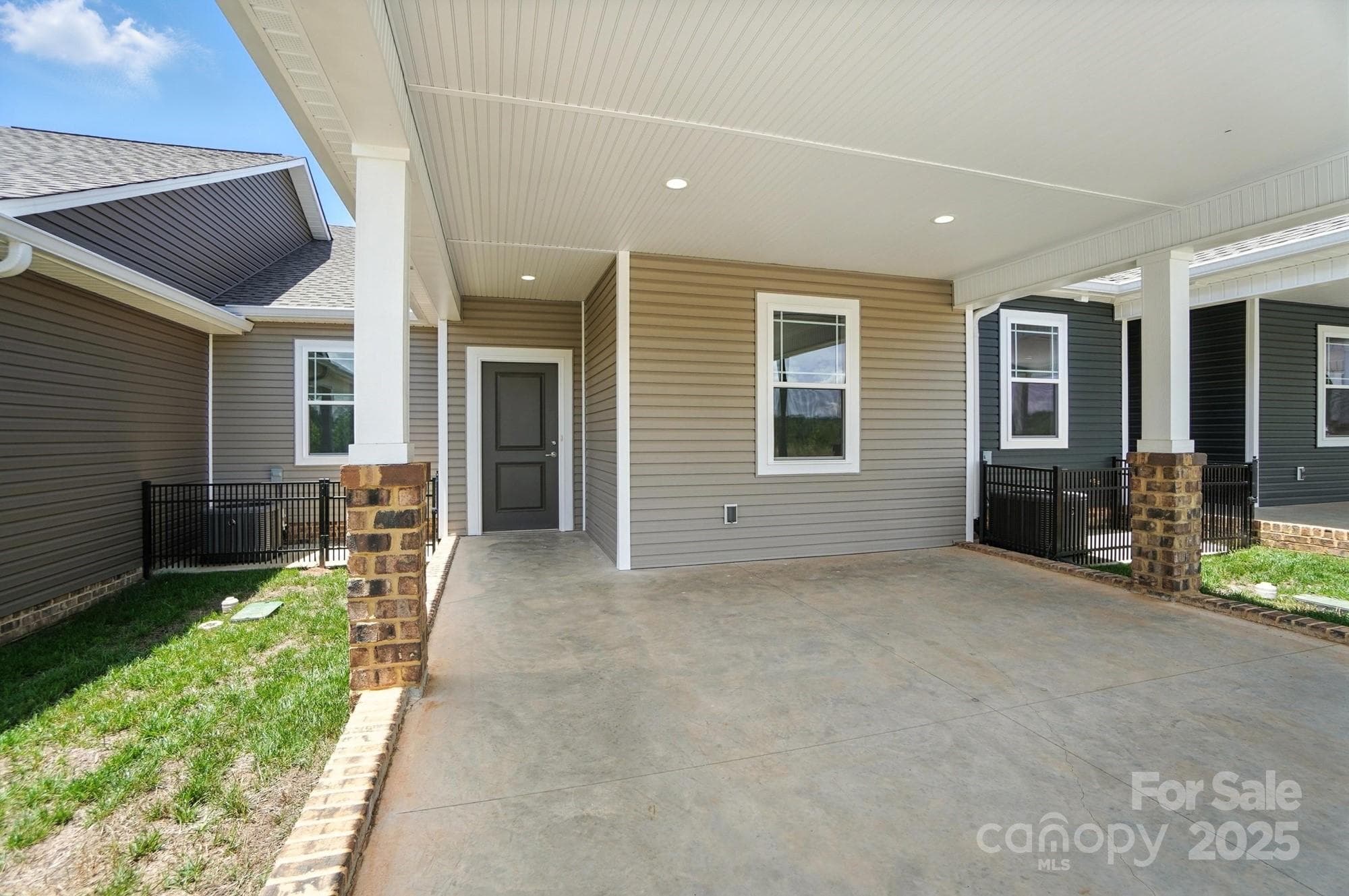 Townhouse at Hickory, photo 4 of 41