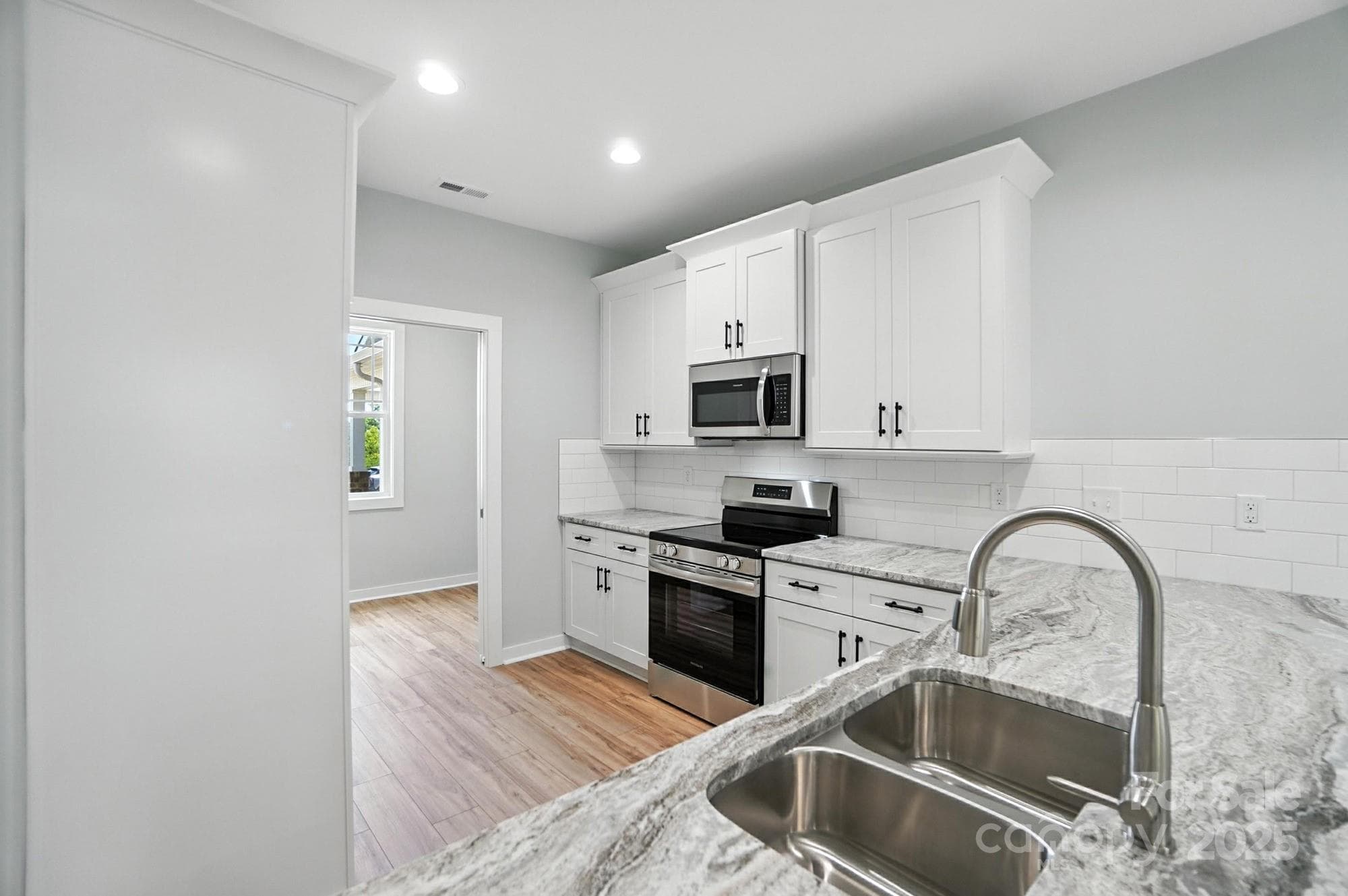 Townhouse at Hickory, photo 9 of 41