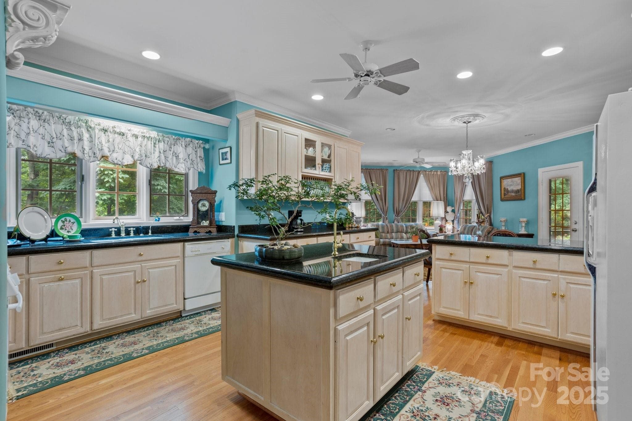 Single Family Residence at 115 W Glenview Drive, Salisbury, photo 23 of 42