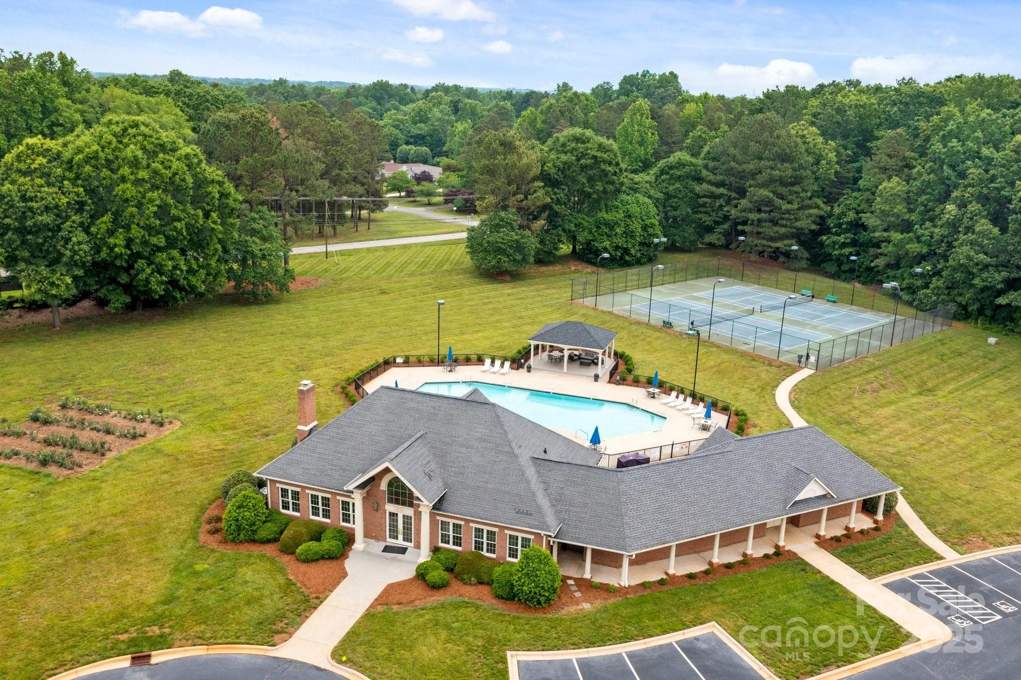 Single Family Residence at 115 W Glenview Drive, Salisbury, photo 41 of 42