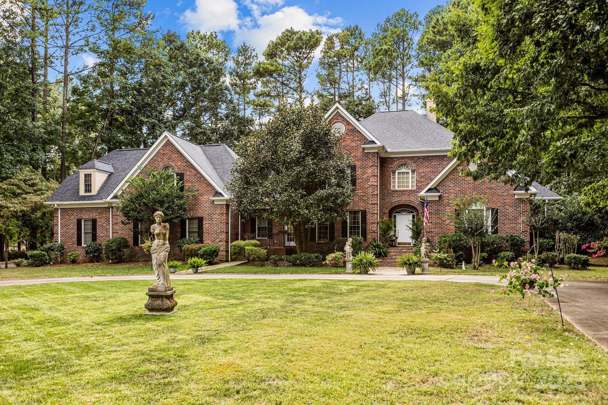 115 W Glenview Drive