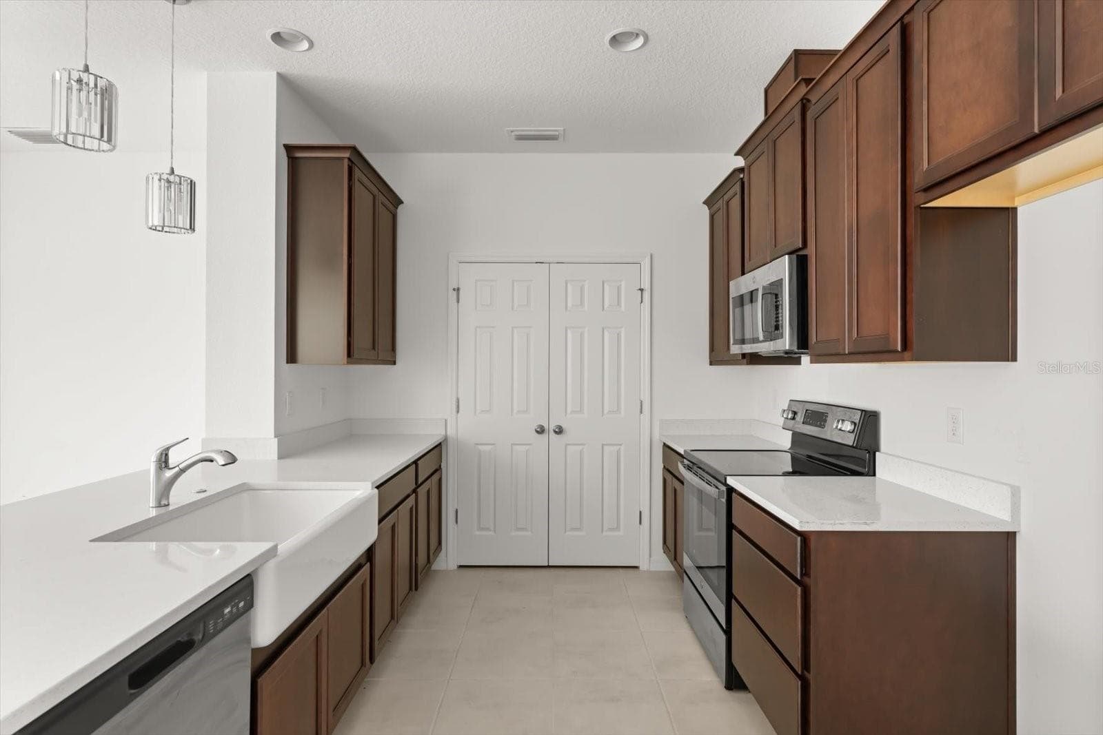 Single Family Residence at 6973 WILSON PASTURE AVE, GROVELAND, photo 8 of 52