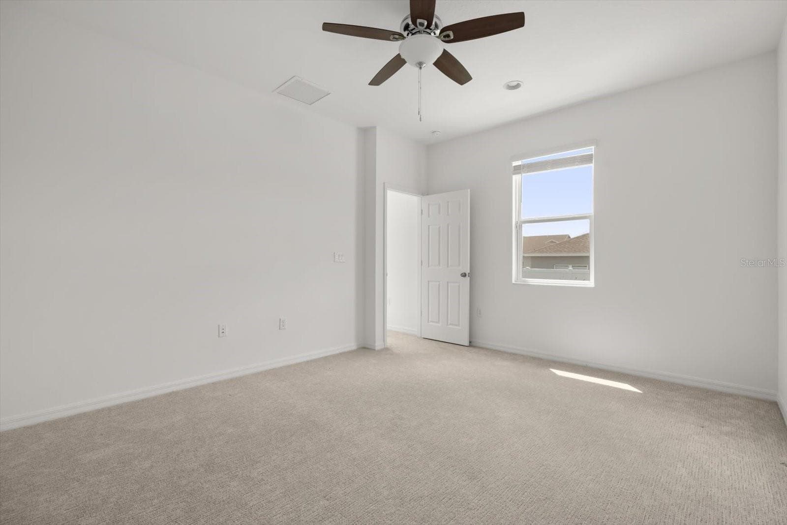 Single Family Residence at 6973 WILSON PASTURE AVE, GROVELAND, photo 13 of 52