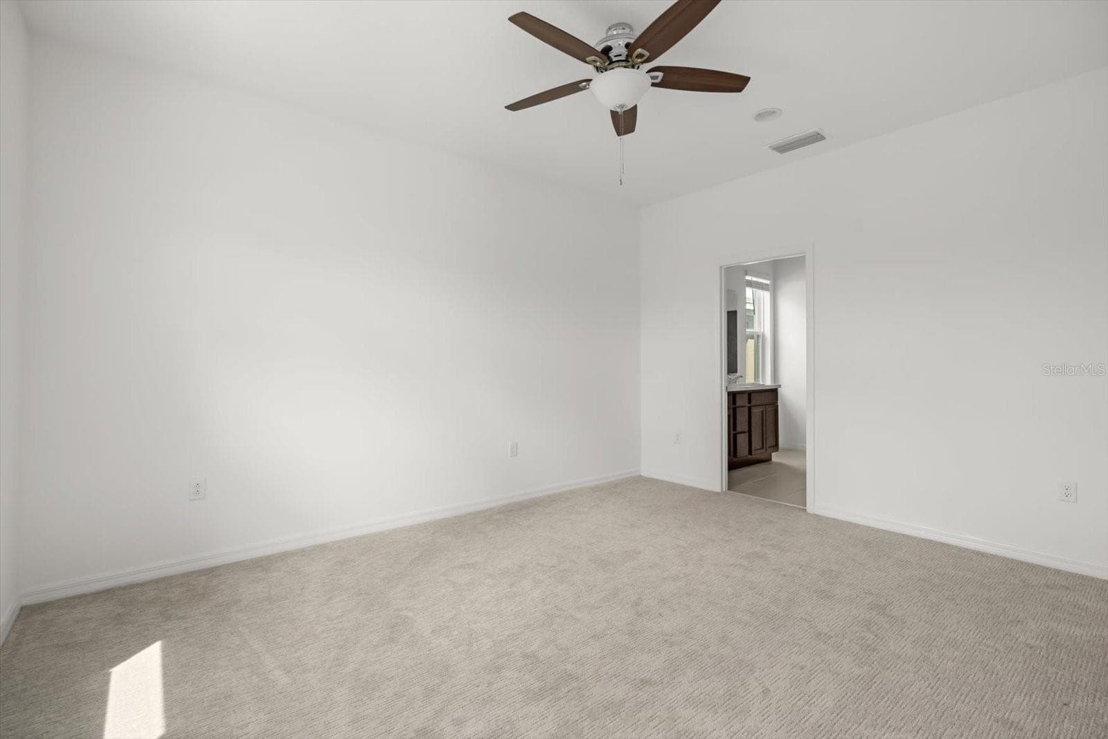 Single Family Residence at 6973 WILSON PASTURE AVE, GROVELAND, photo 14 of 52