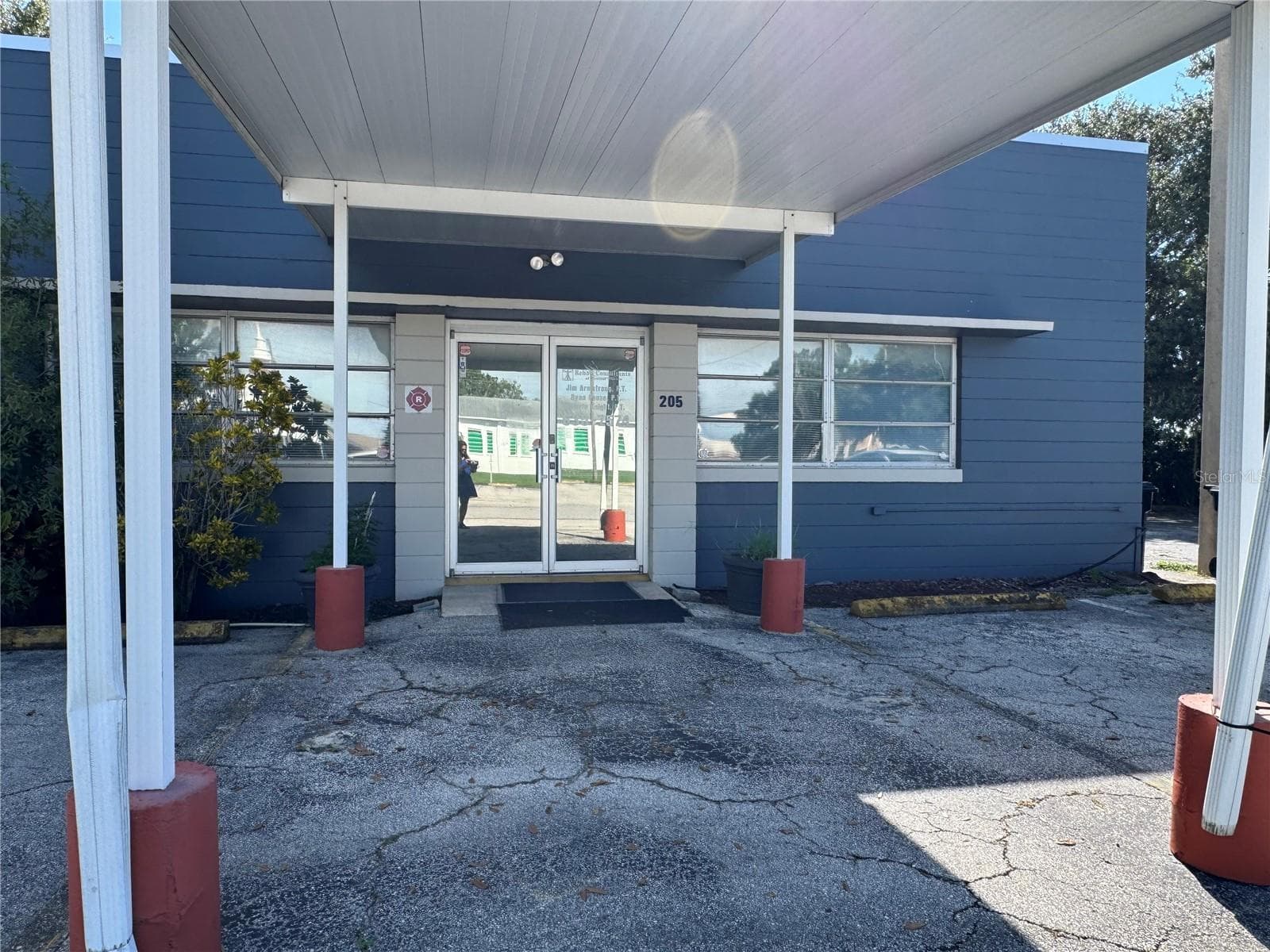 205 N SCENIC HWY