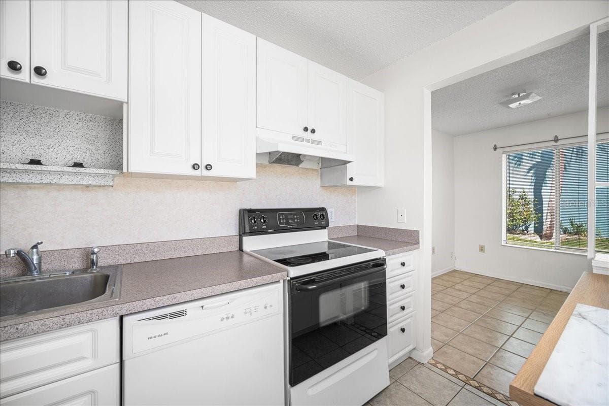 Condominium at 11401 3RD ST N #2, ST PETERSBURG, photo 10 of 27