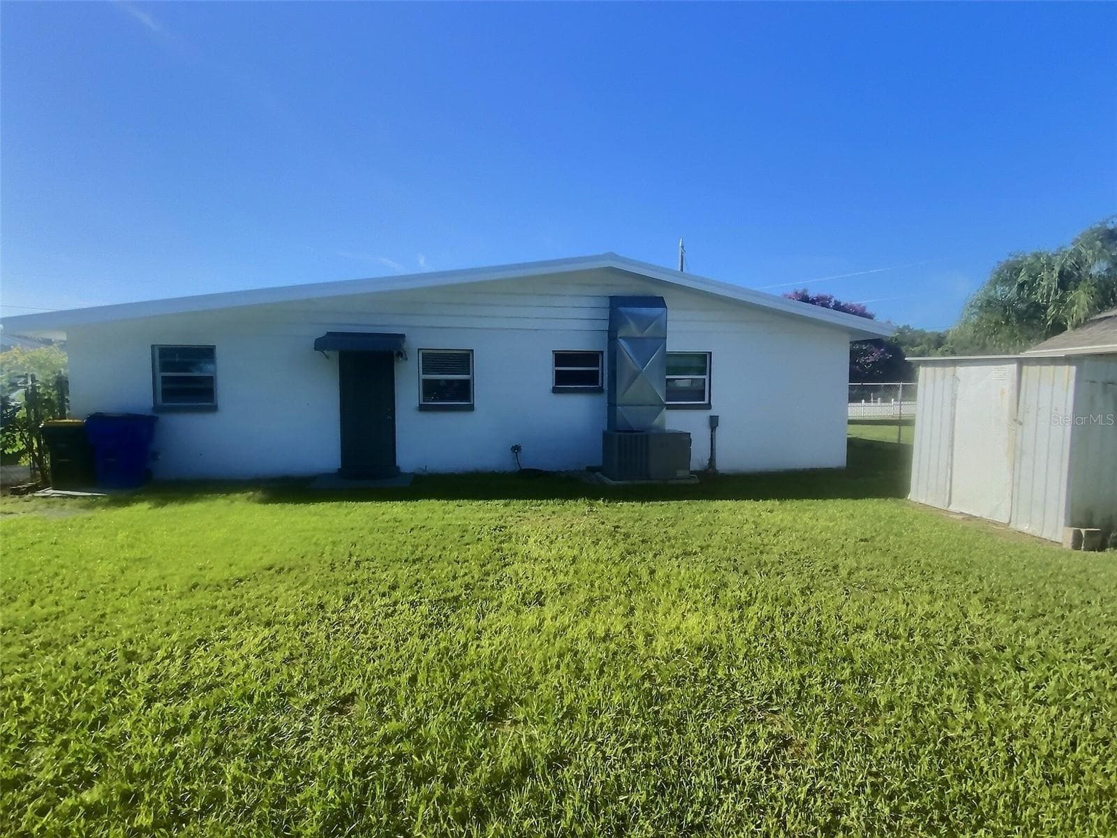Single Family Residence at 1334 SUNSET DR, SEBRING, photo 5 of 43