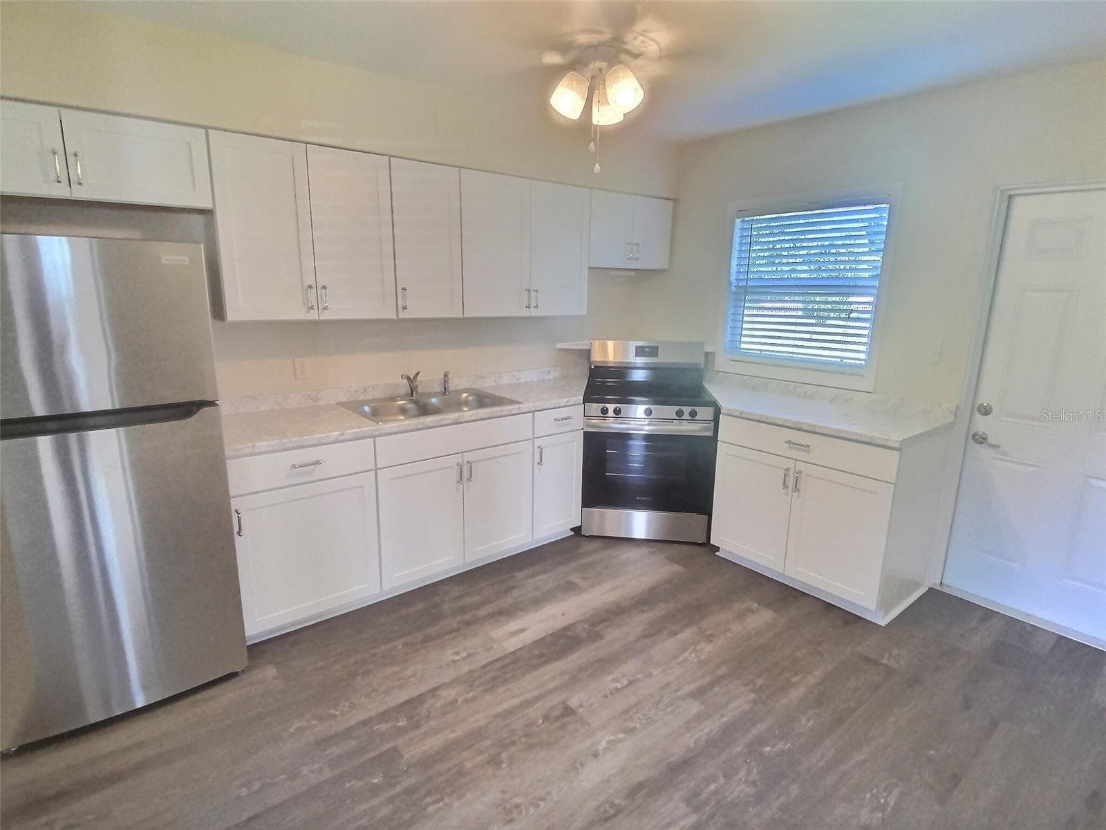 Kitchen. - 1334 SUNSET DR, SEBRING
