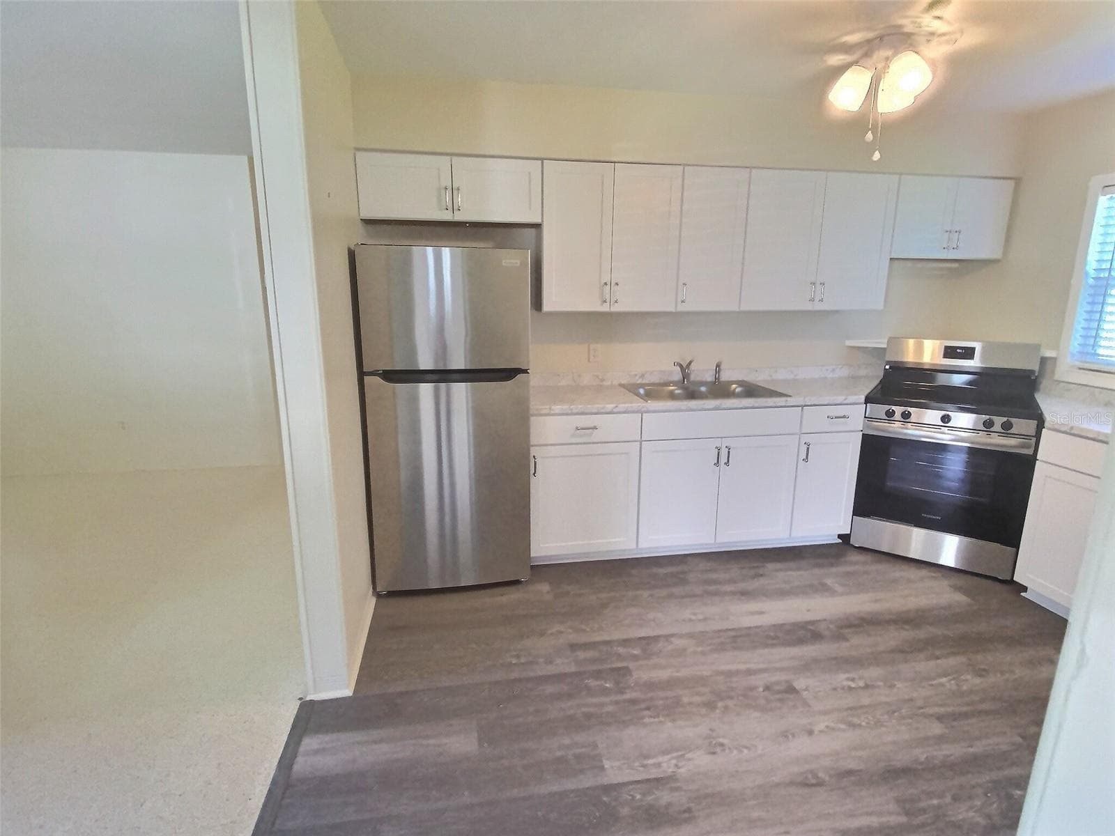 Kitchen. - 1334 SUNSET DR, SEBRING