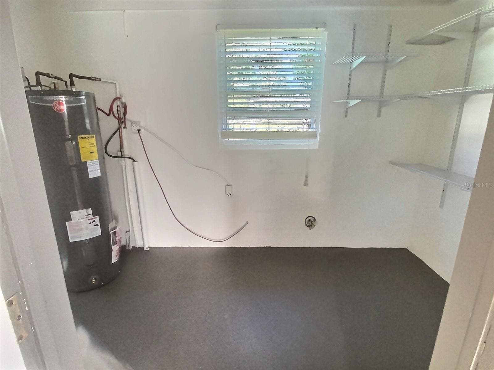 Laundry room. - 1334 SUNSET DR, SEBRING