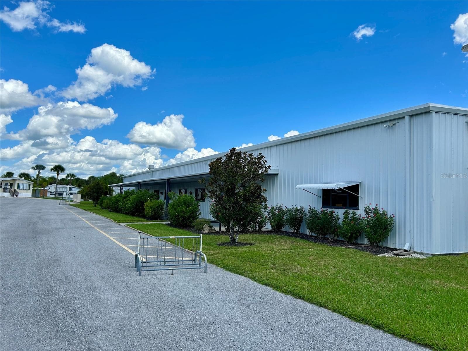 clubhouse - 1112 FEATHER LN, BOWLING GREEN