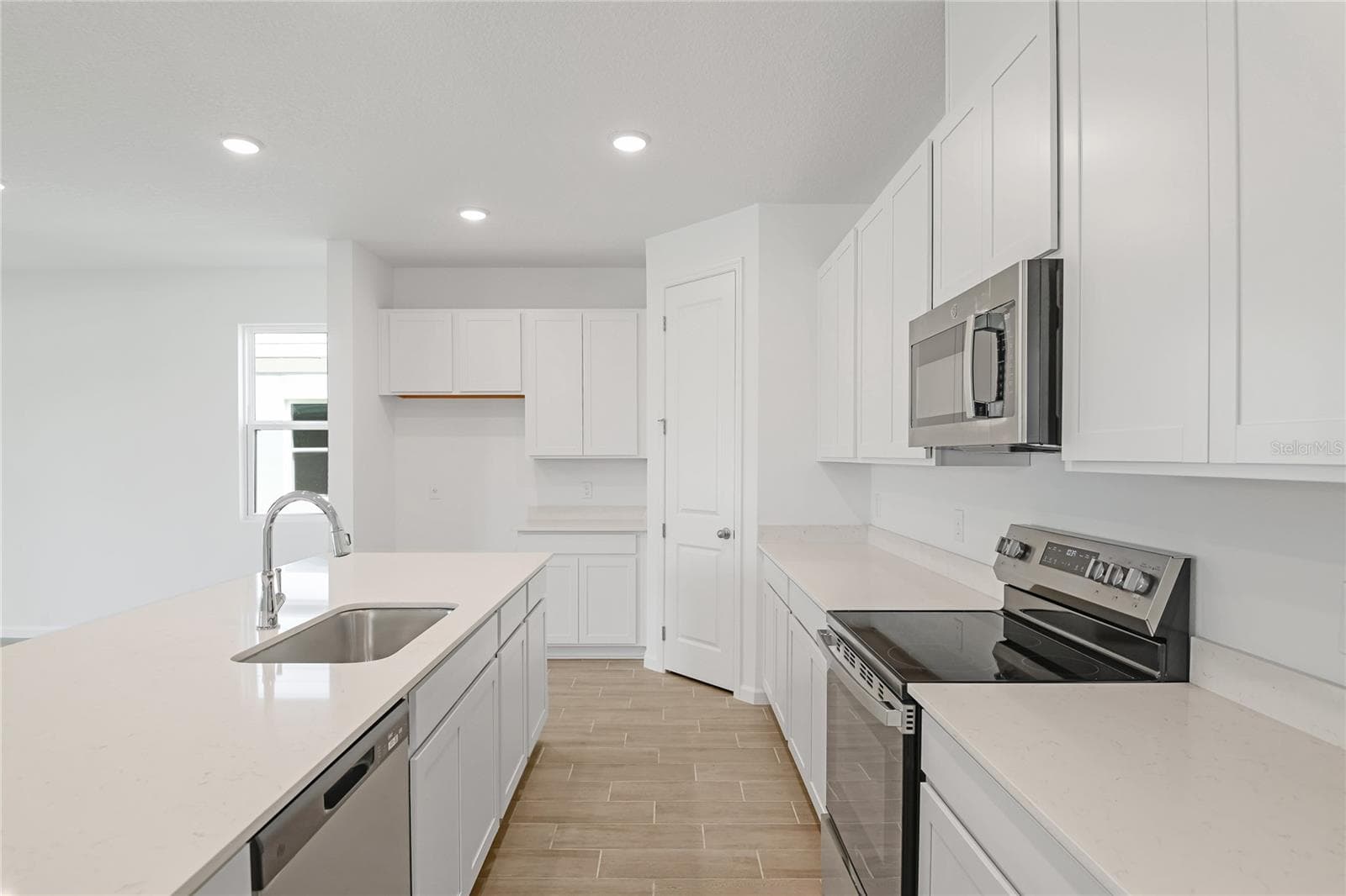 Single Family Residence at 742 LAKE DELL AVE, DUNDEE, photo 6 of 19