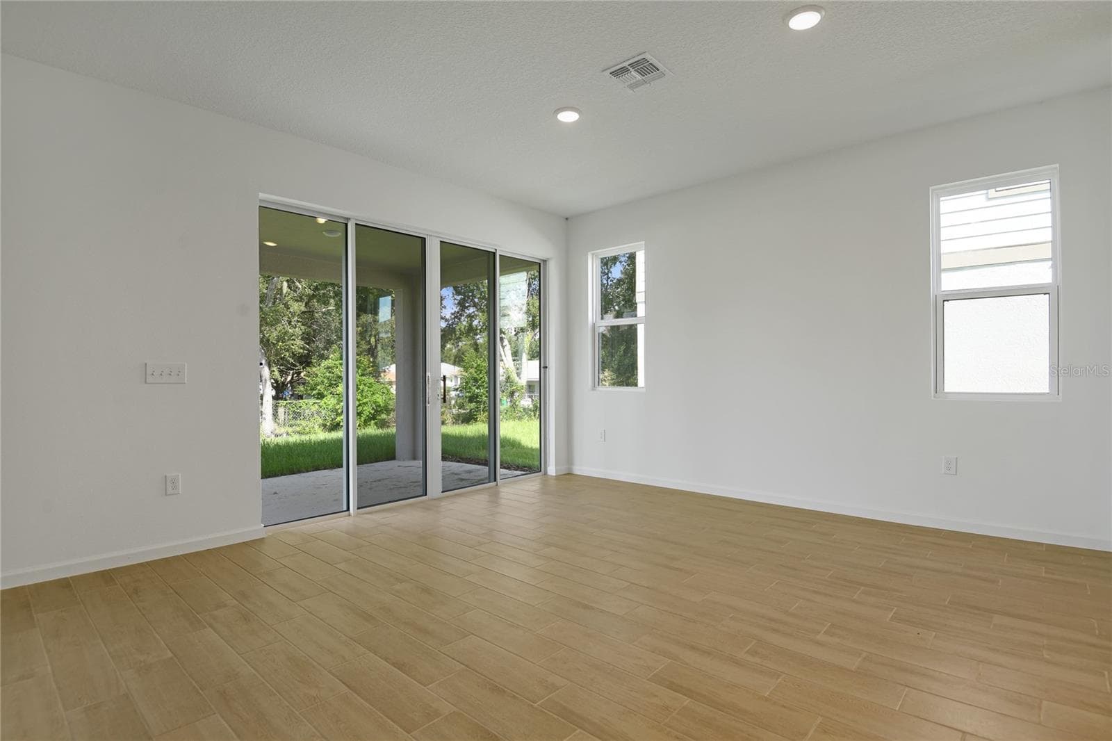 Single Family Residence at 742 LAKE DELL AVE, DUNDEE, photo 7 of 19