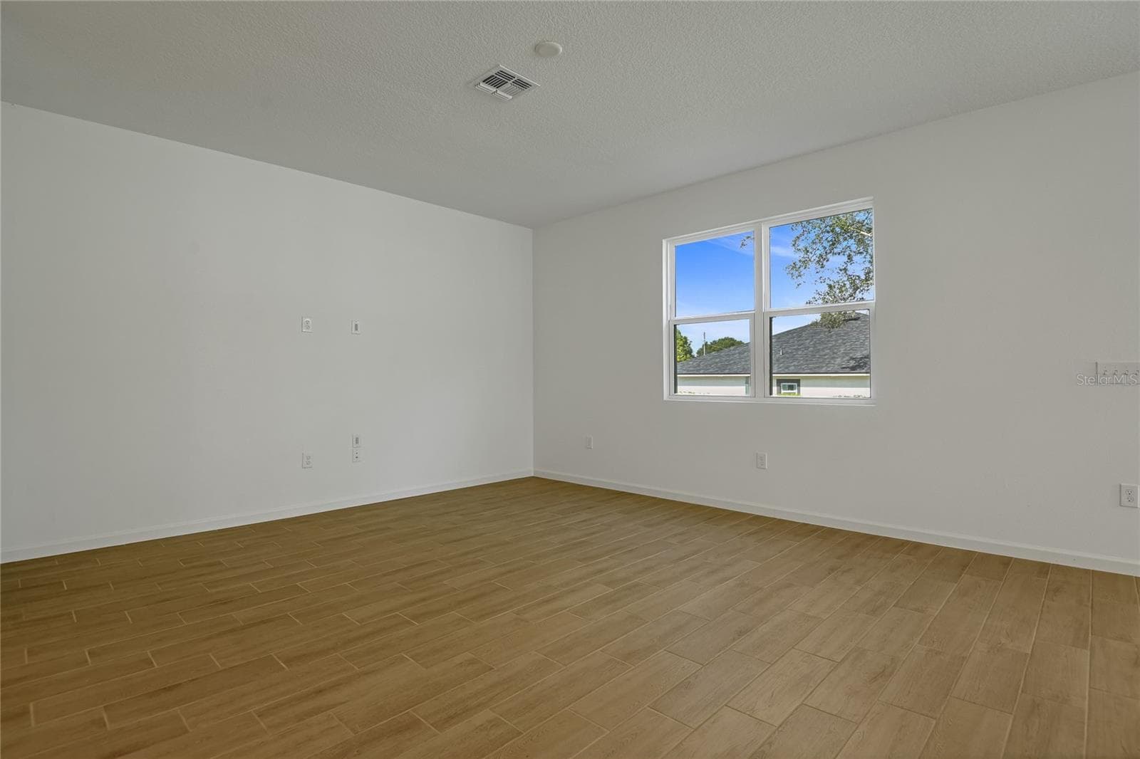 Single Family Residence at 742 LAKE DELL AVE, DUNDEE, photo 8 of 19