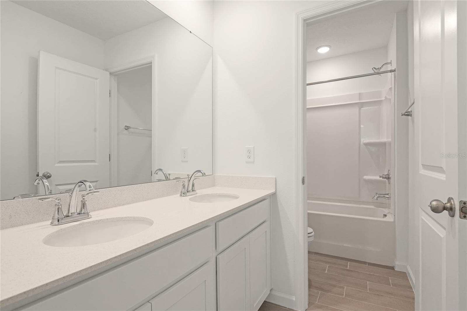 Single Family Residence at 742 LAKE DELL AVE, DUNDEE, photo 11 of 19