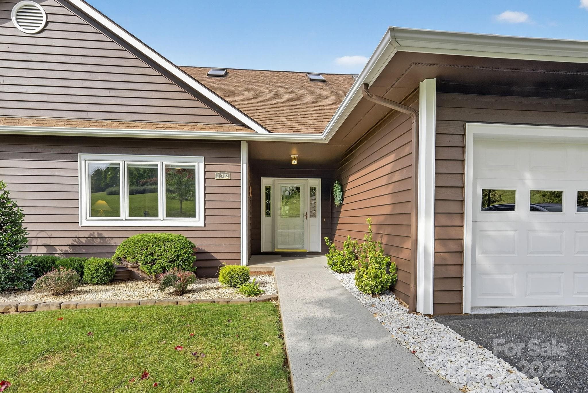 Single Family Residence at 233 Lakeview Place, Jefferson, photo 2 of 48
