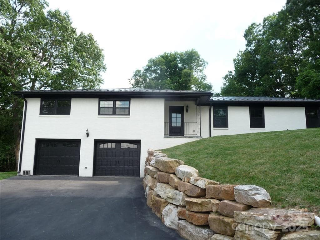 384 New River Heights