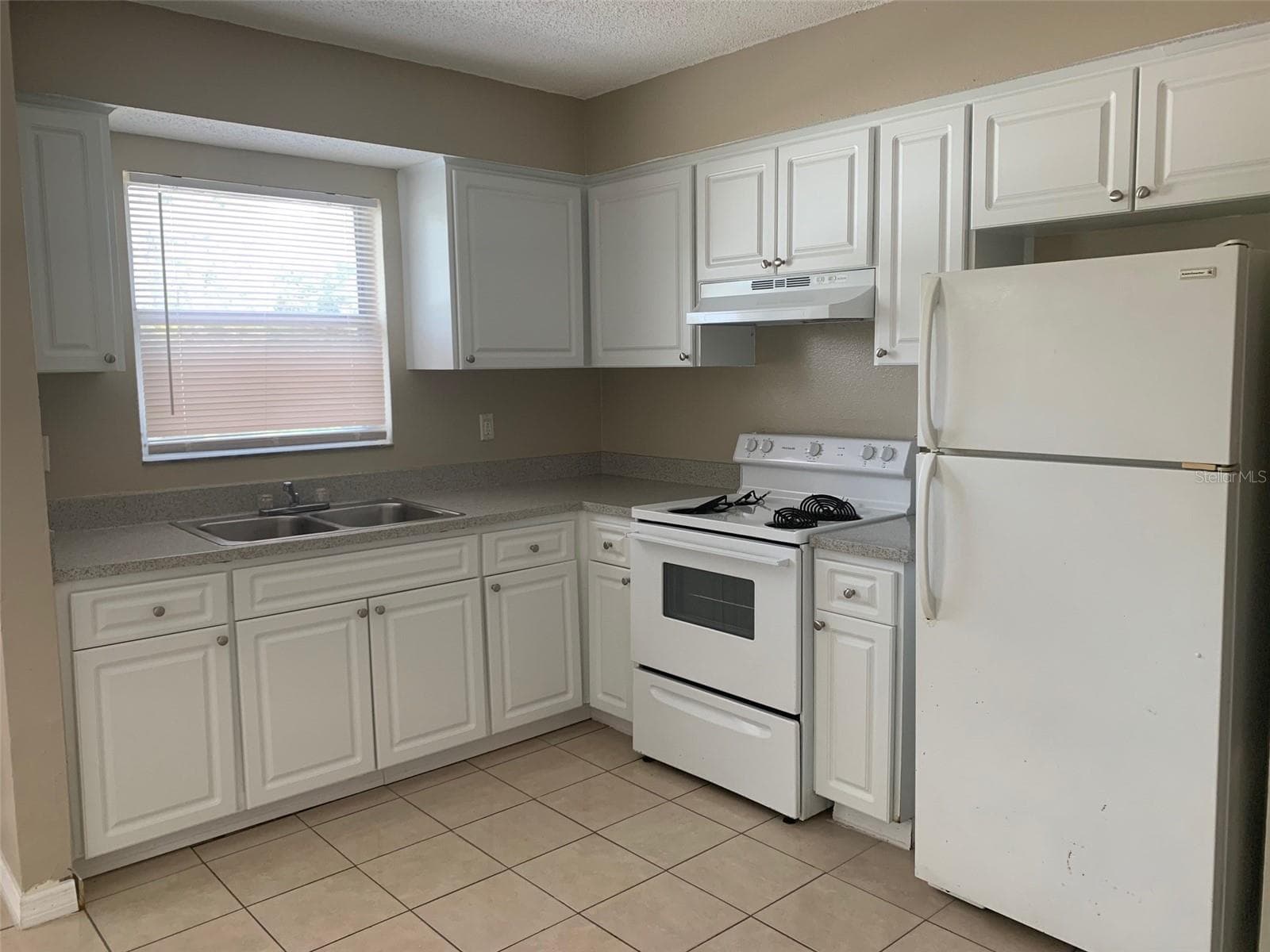 Duplex at 9502 BANYAN AVE #A, TAMPA, photo 4 of 14