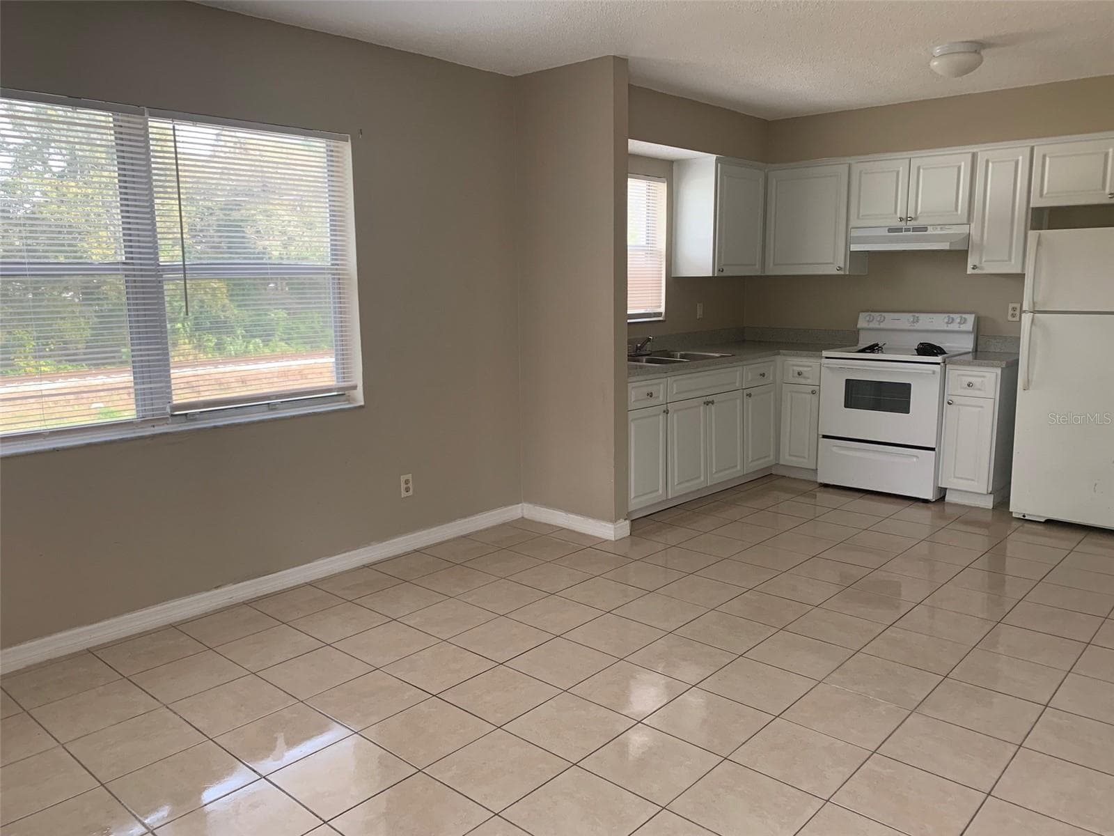 Duplex at 9502 BANYAN AVE #A, TAMPA, photo 7 of 14