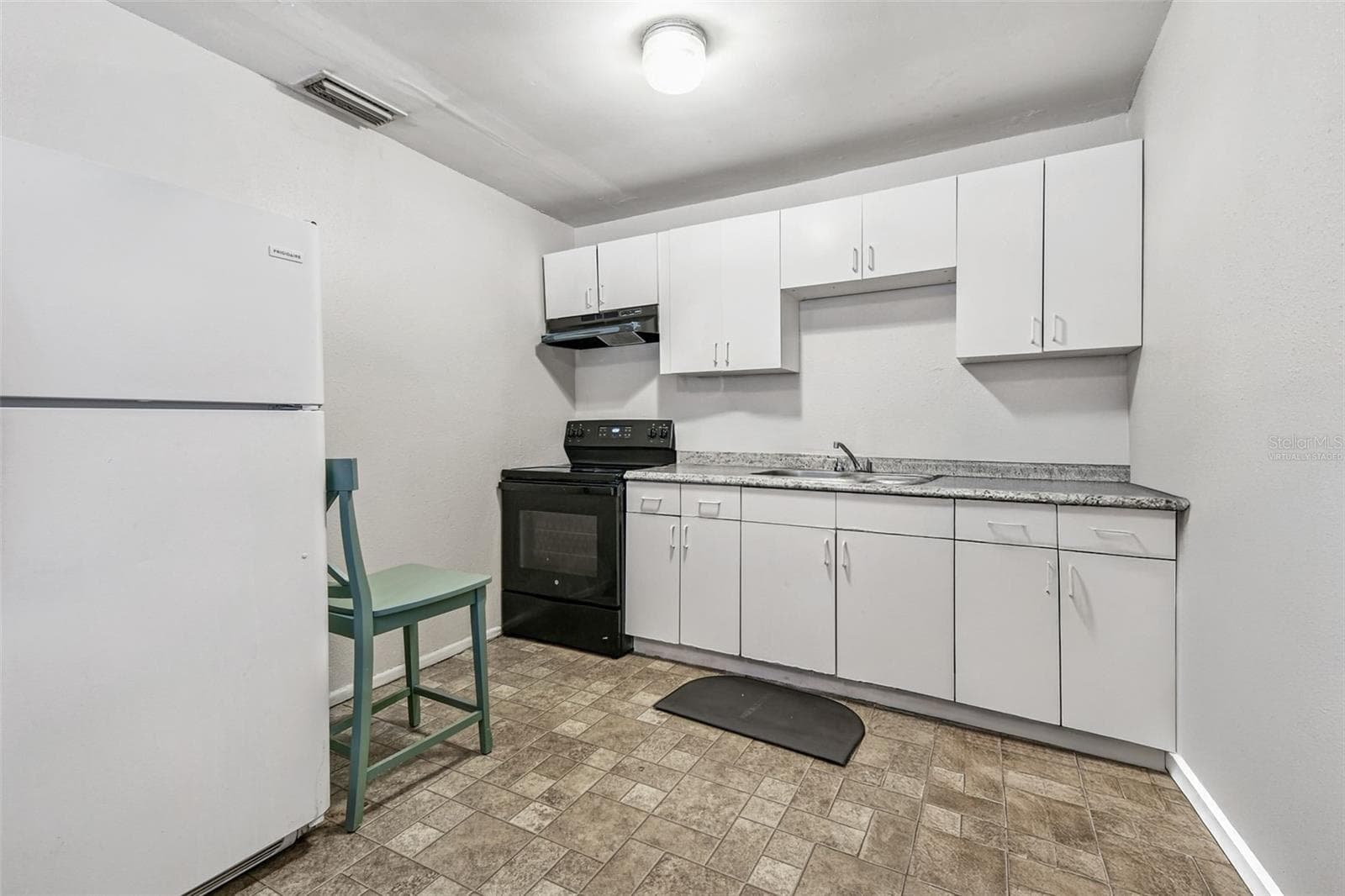 Virtually staged - 2711 E 25TH AVE, TAMPA
