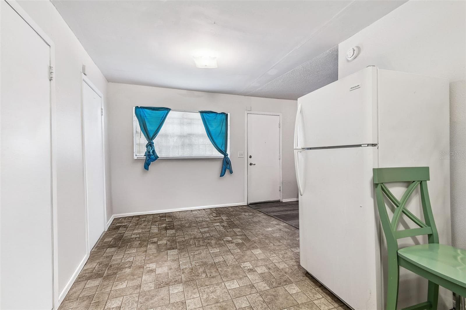Virtually staged - 2711 E 25TH AVE, TAMPA