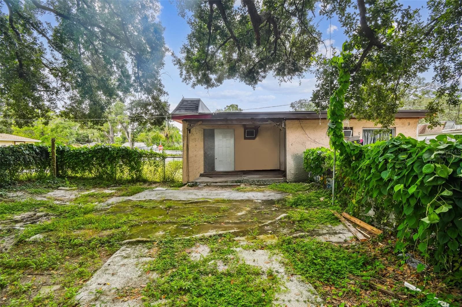 Duplex at 9318 N 11TH ST, TAMPA, photo 4 of 27