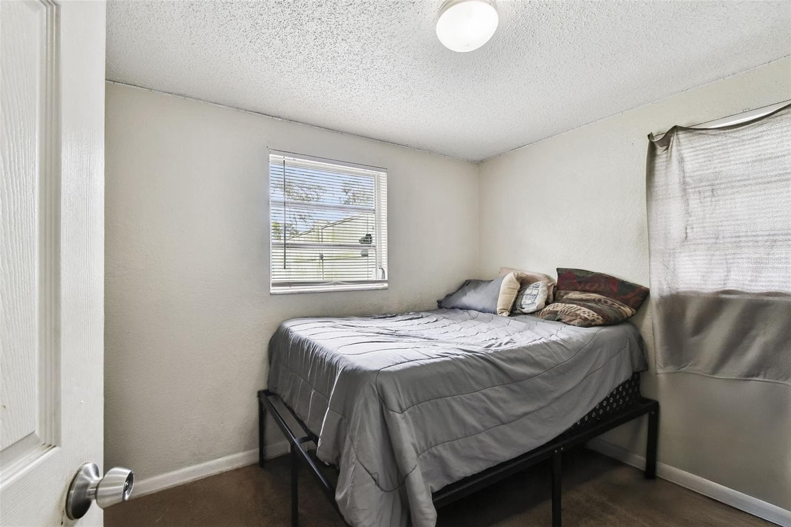 Virtually staged - 10101 N 11TH ST, TAMPA