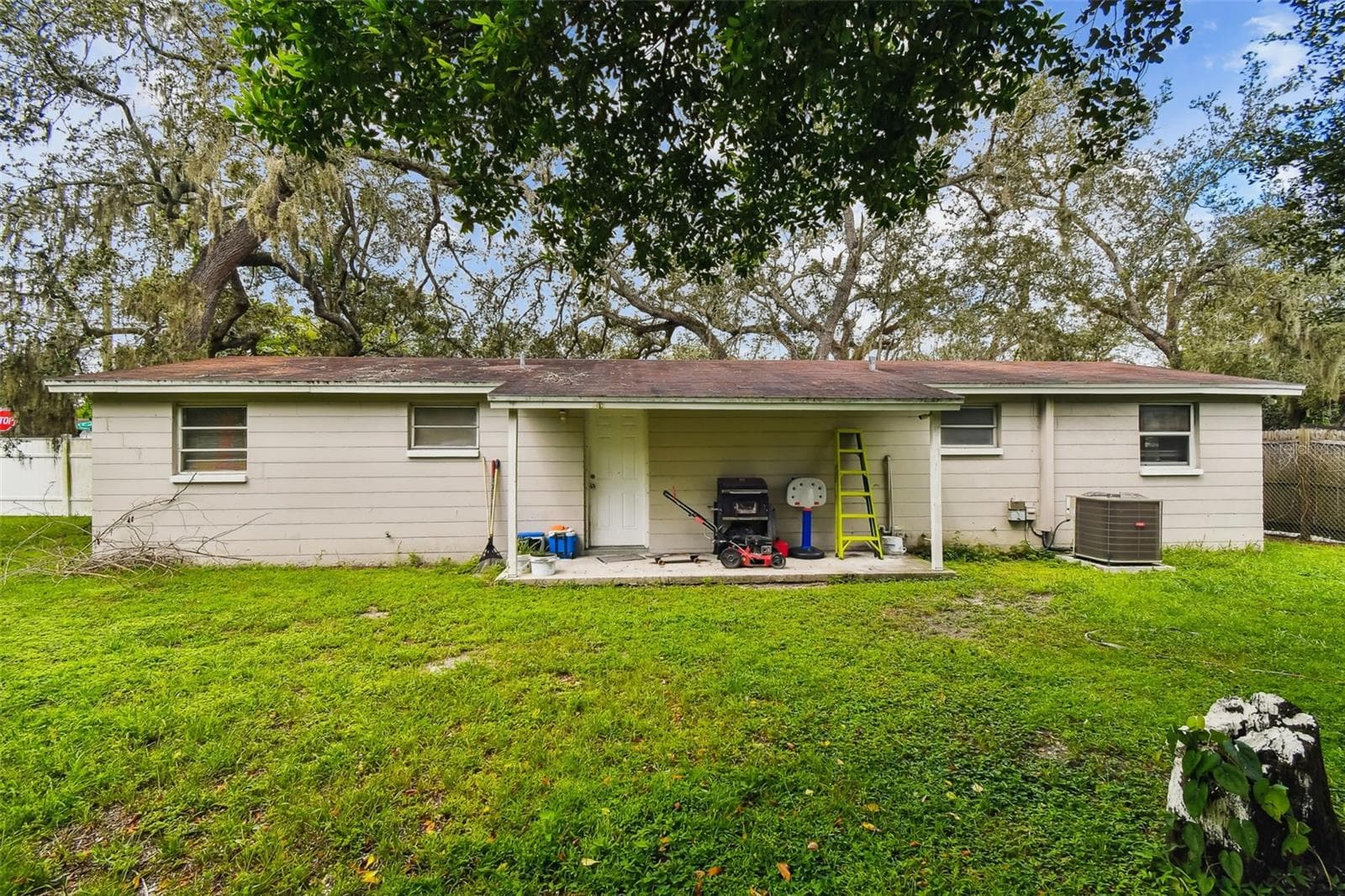 Single Family Residence at 10101 N 11TH ST, TAMPA, photo 9 of 13