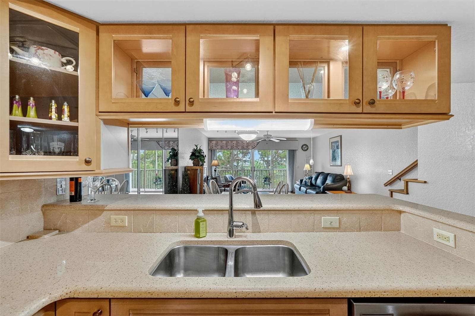 Breakfast bar opens to the living and dining areas - 14879 SEMINOLE TRL, SEMINOLE