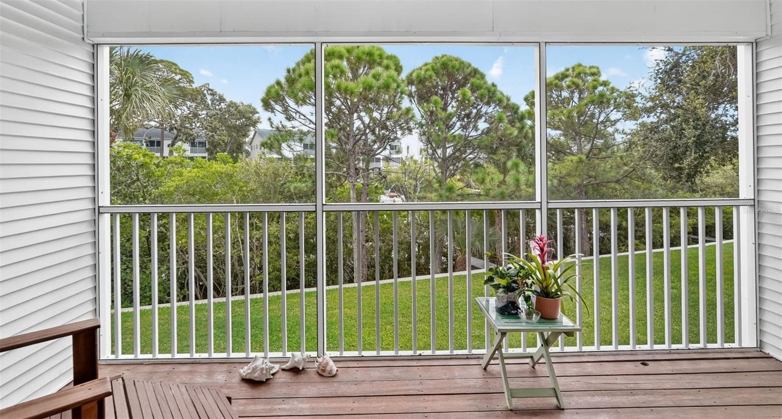 Screened lanai overlooking greenspace and canal - 14879 SEMINOLE TRL, SEMINOLE