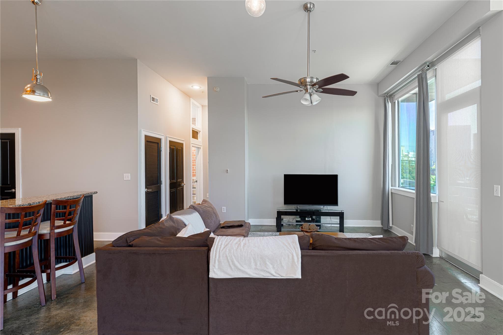 Condominium at 710 W Trade Street, Charlotte, photo 5 of 32