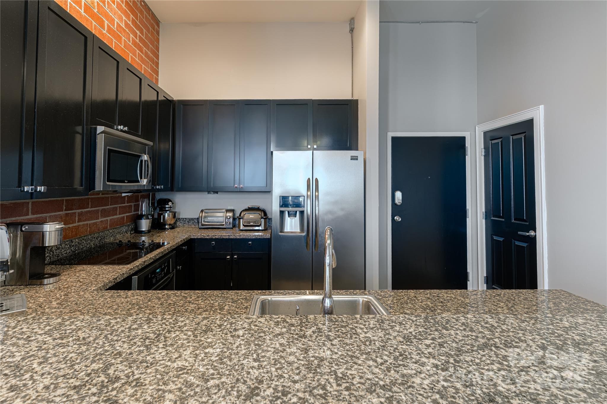 Condominium at 710 W Trade Street, Charlotte, photo 6 of 32