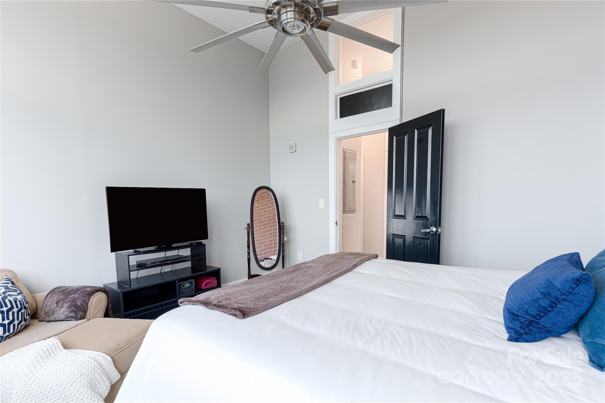 Condominium at 710 W Trade Street, Charlotte, photo 16 of 32