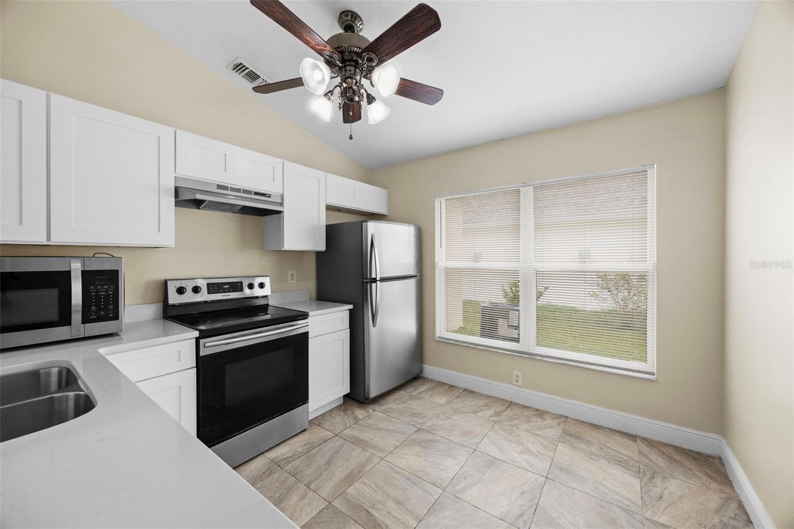 Kitchen - 703 PALMERA ST, ORLANDO
