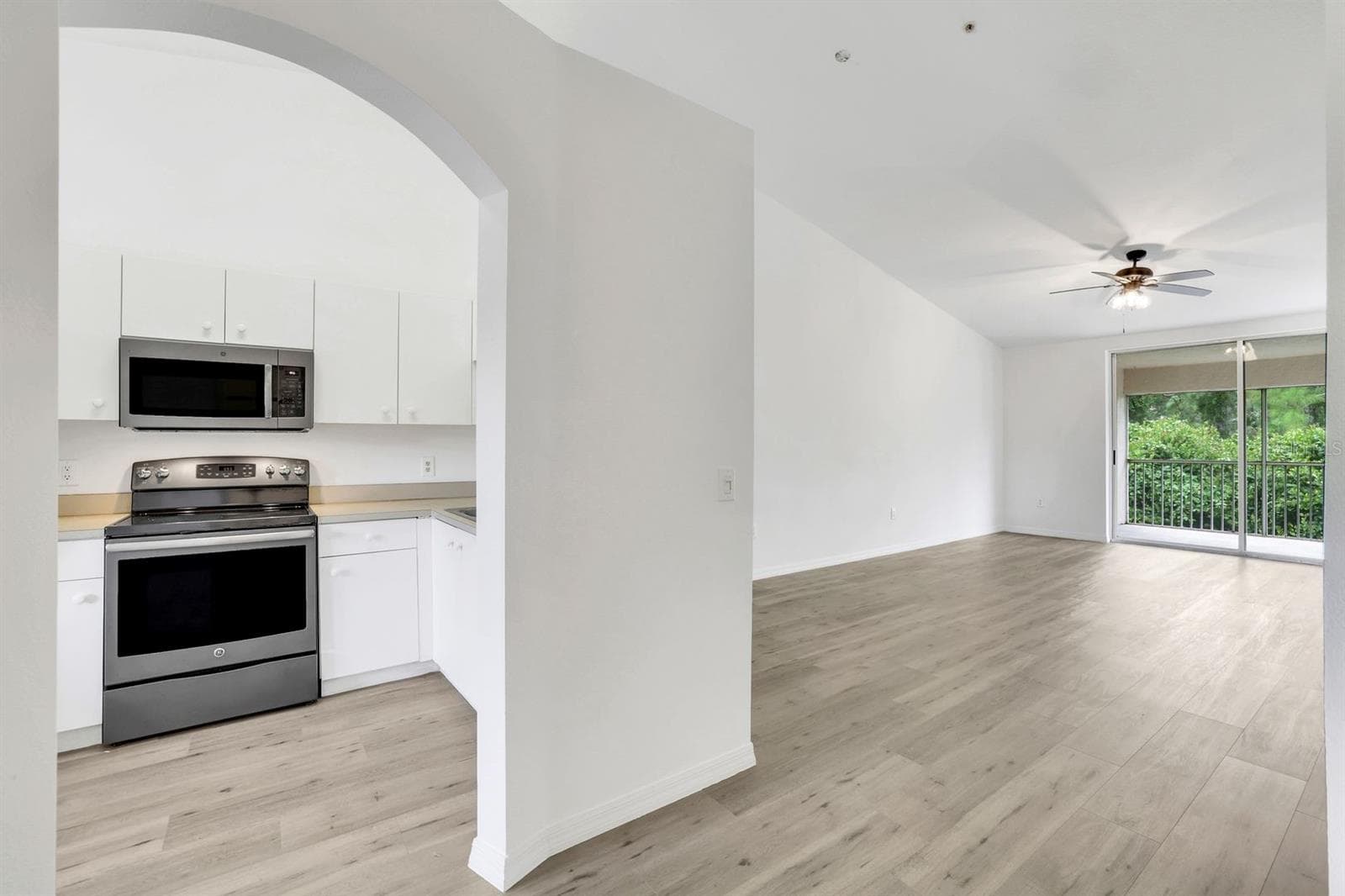 Condominium at 6635 HUNTINGTON LAKES CIR #202, NAPLES, photo 4 of 37