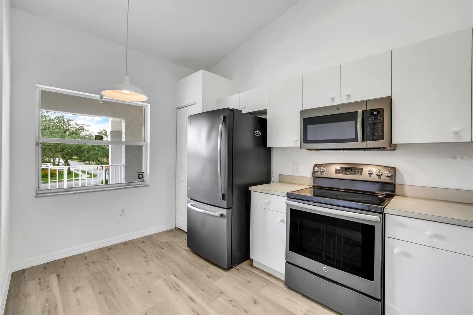 Condominium at 6635 HUNTINGTON LAKES CIR #202, NAPLES, photo 5 of 37