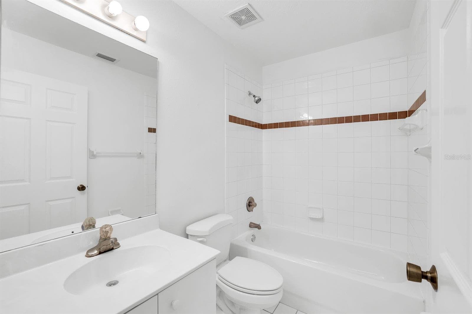 Condominium at 6635 HUNTINGTON LAKES CIR #202, NAPLES, photo 15 of 37