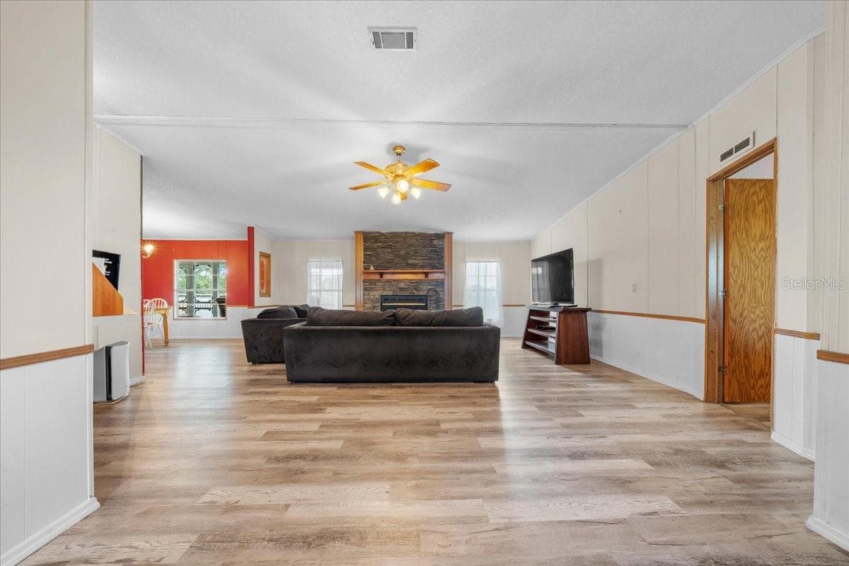 Manufactured Home at 10865 SE TIMUCUAN RD, SUMMERFIELD, photo 7 of 35