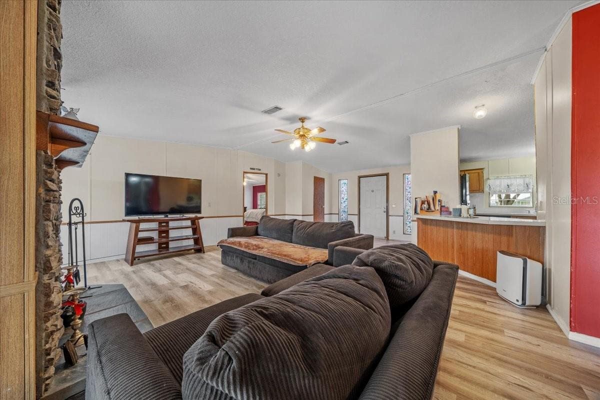 Manufactured Home at 10865 SE TIMUCUAN RD, SUMMERFIELD, photo 8 of 35