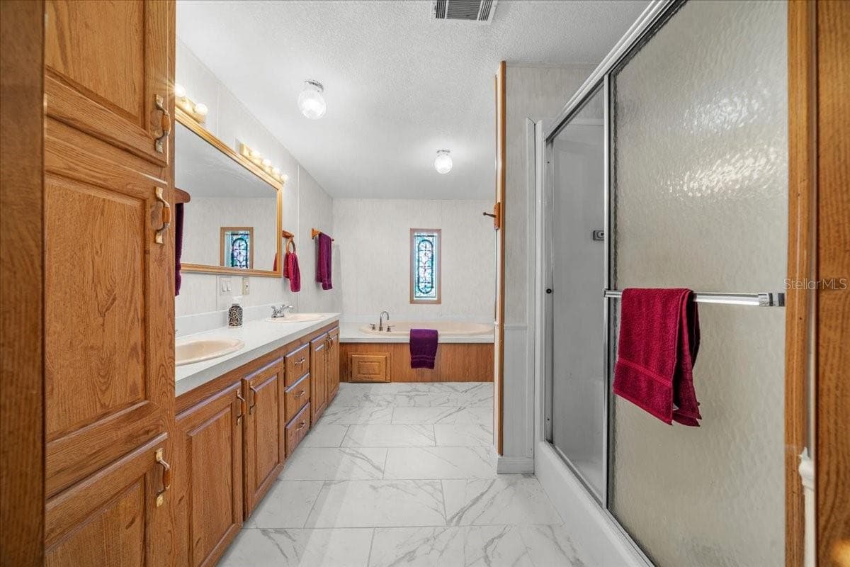 Manufactured Home at 10865 SE TIMUCUAN RD, SUMMERFIELD, photo 20 of 35