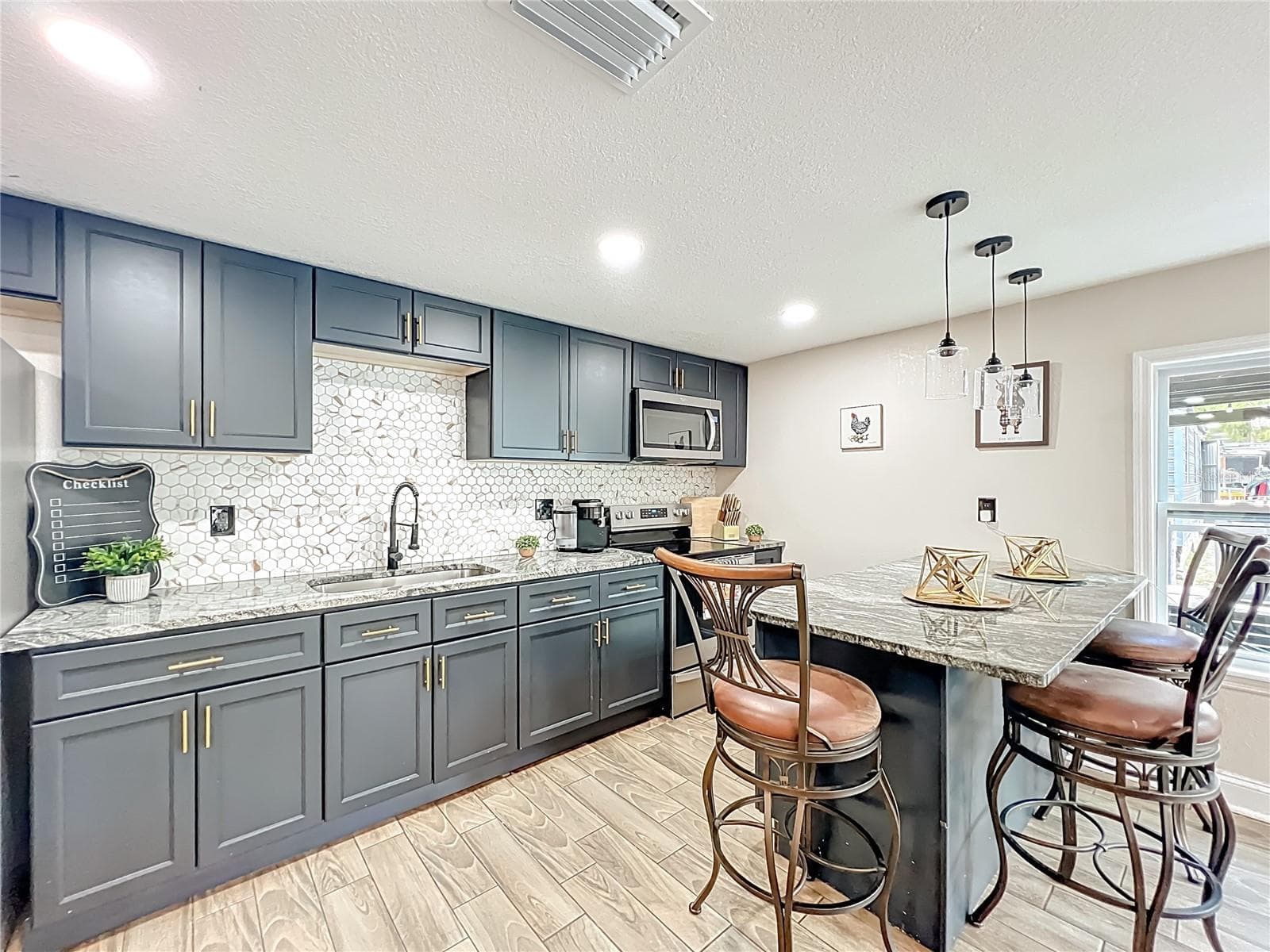 Single Family Residence at 638 NW 6TH TER, OCALA, photo 10 of 39
